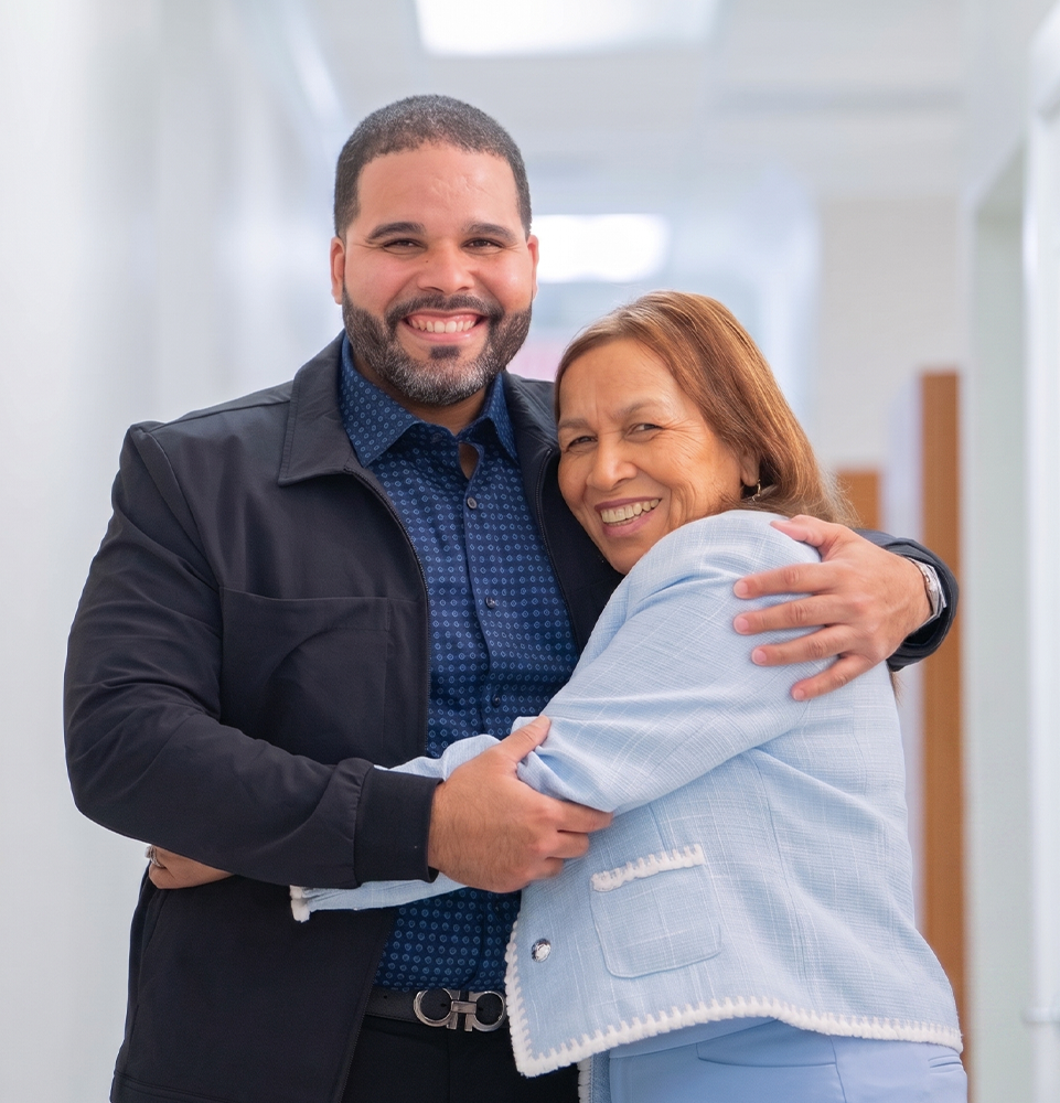 patient hugging dr. Carlos Gonzalez